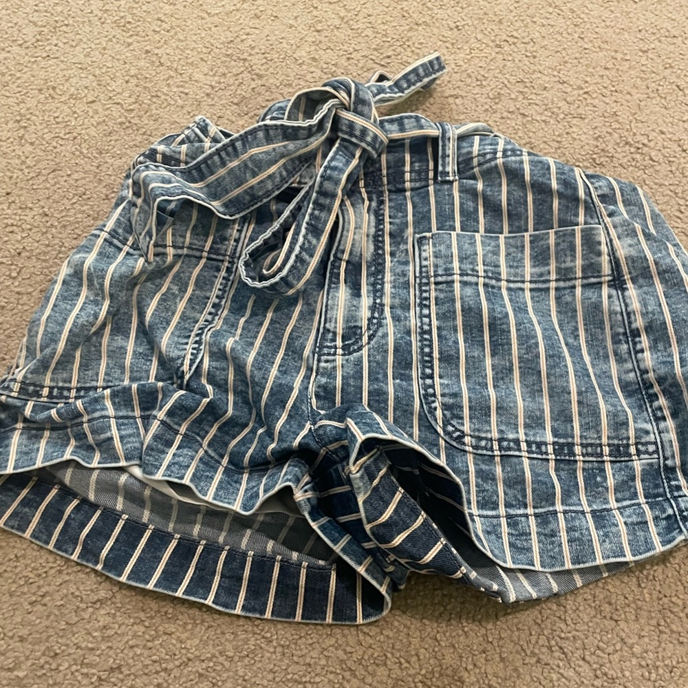 American eagle yellow striped jean shorts with a bow-tie